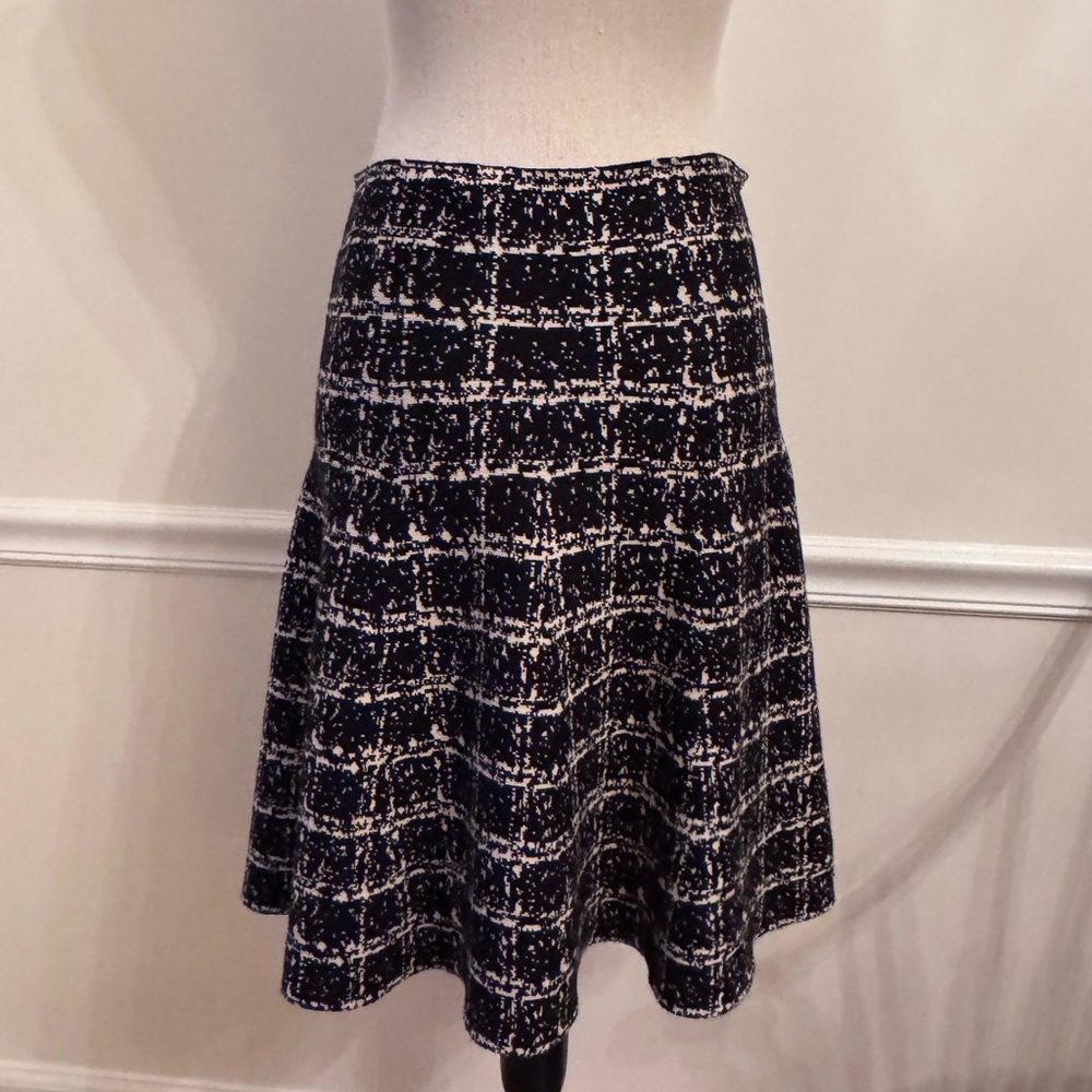 Max Studio Black and White stretchy Women's Skirt size M/L
